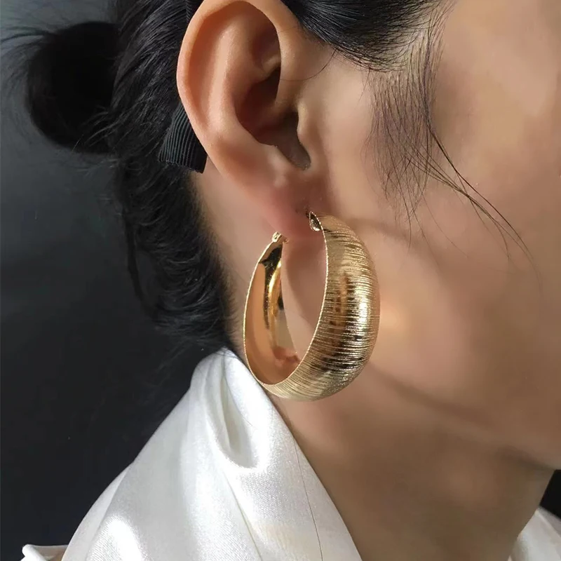 

Hip-hop Brushed Frosted Metal Hoop Earrings for Women Vintage Gold-plated Circle Earring Jewelry Fashion Female Party Gifts