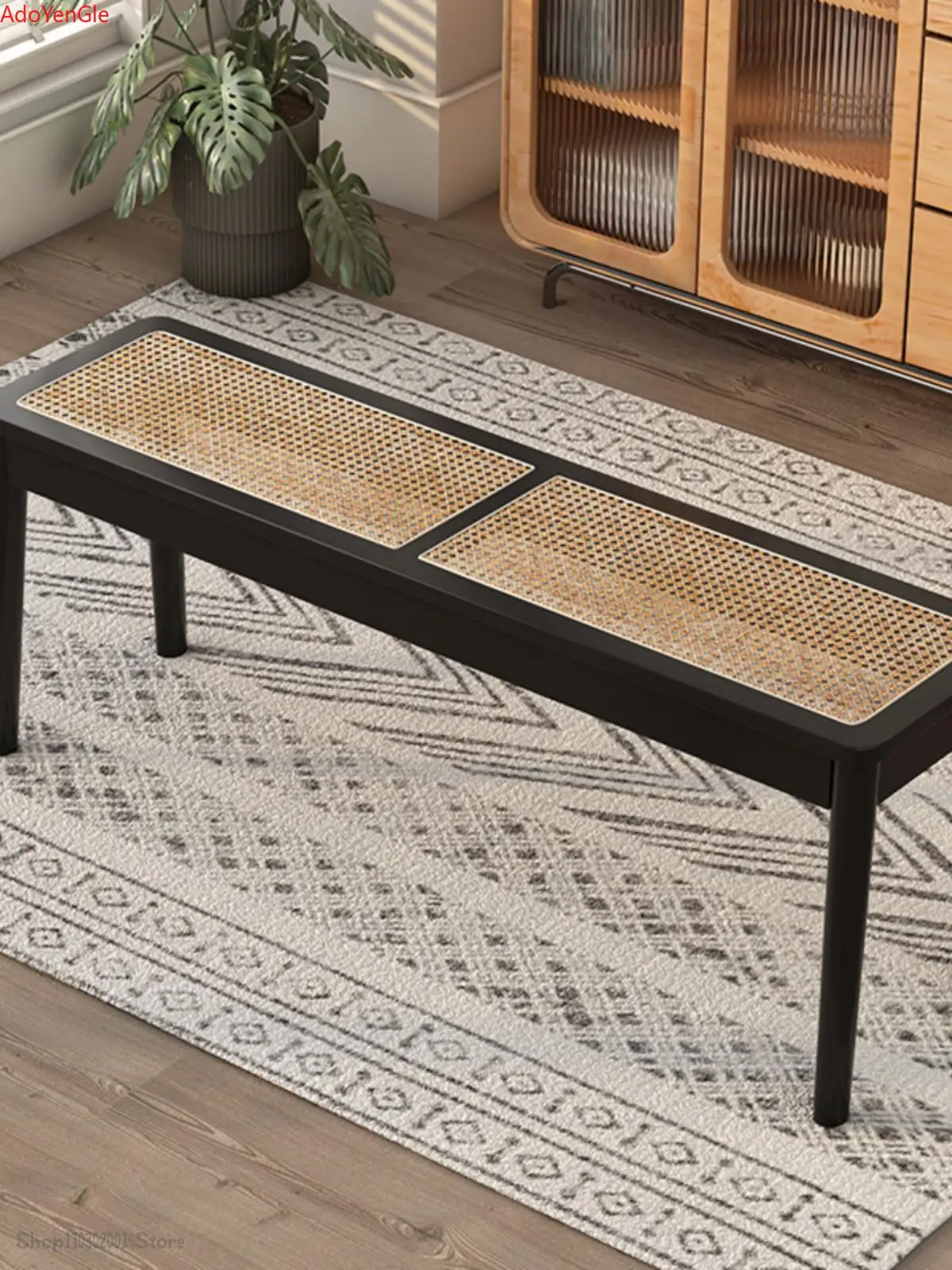 Длинный табурет из ротанга