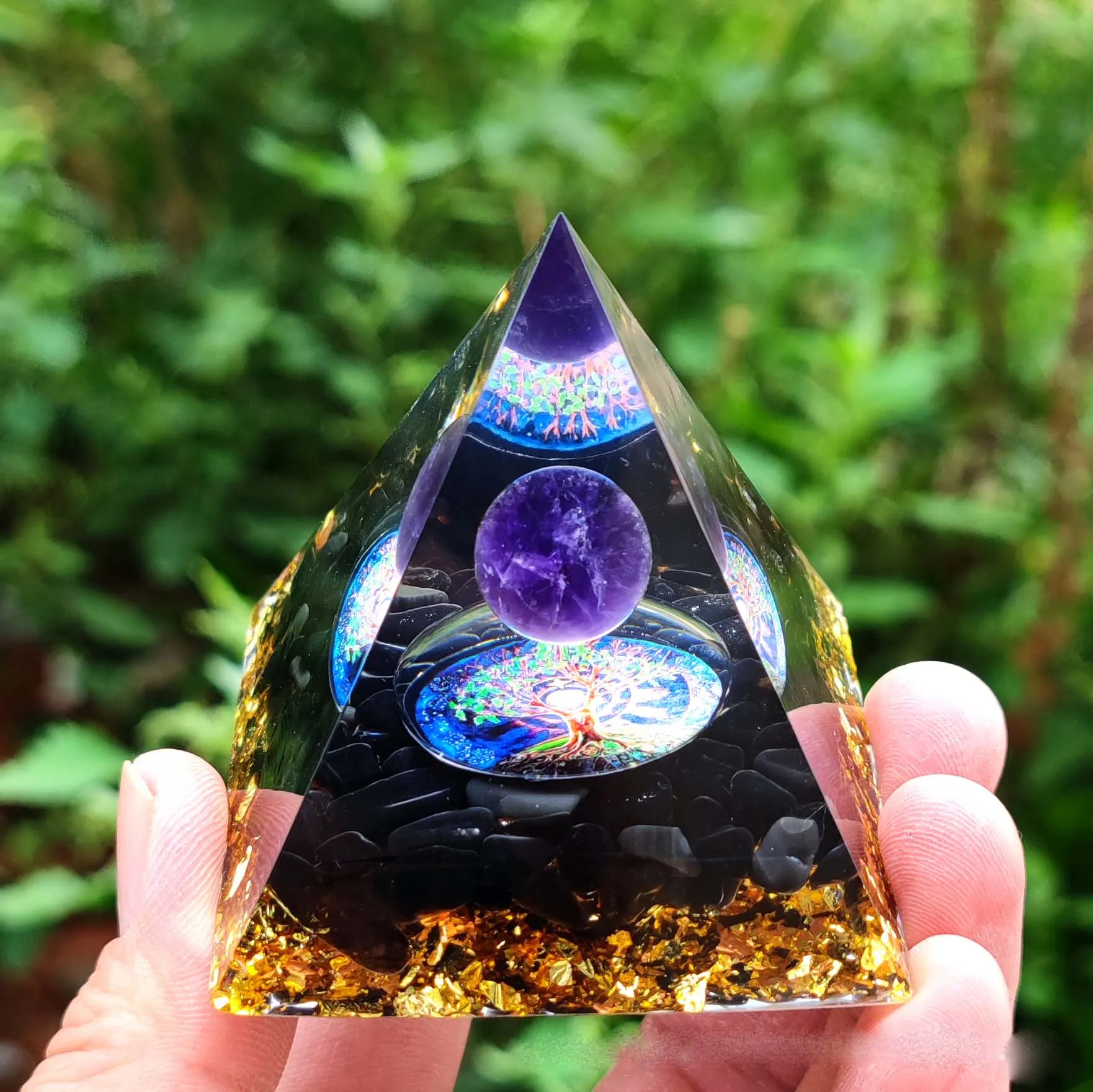 Natural Crystal Energy Generator Pyramid Amethyst Reiki Healing Stone Chakra Resin Pyramid Meditation Tool Room/Car Decor Crafts