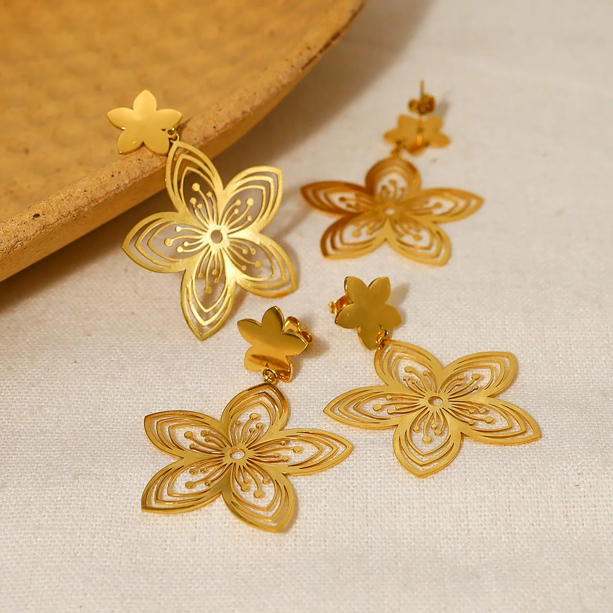 Серьги-гвоздики из нержавеющей стали с поливинилхлоридным покрытием 18 к