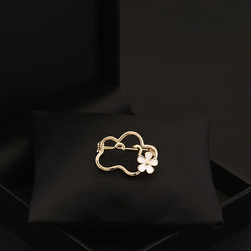 Exquisite Cute Cat Flower Openwork Brooch Women Clouds Rainbown Pin Suit Shirt Neckline Accessories Anti-Exposure Buckle Jewelry