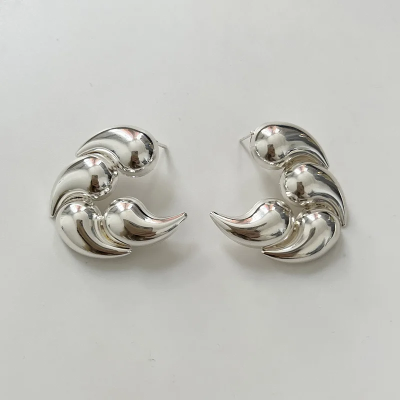 Женские серьги-гвоздики в виде капли воды