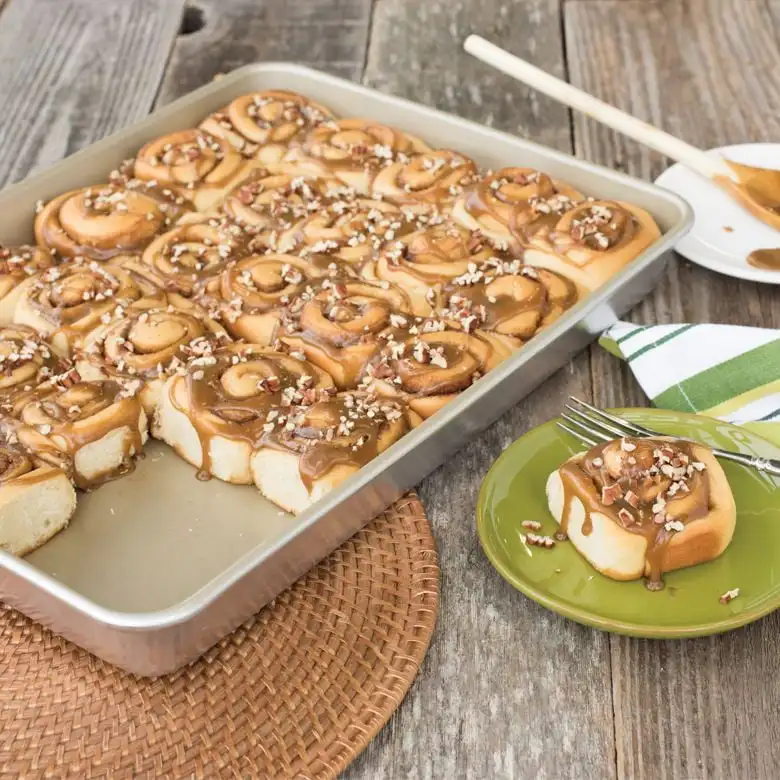 

Naturals Aluminum Nonstick High Sided Sheet Cake Baking Pan, Gold and Silver, 17.9" x 13" x 2"