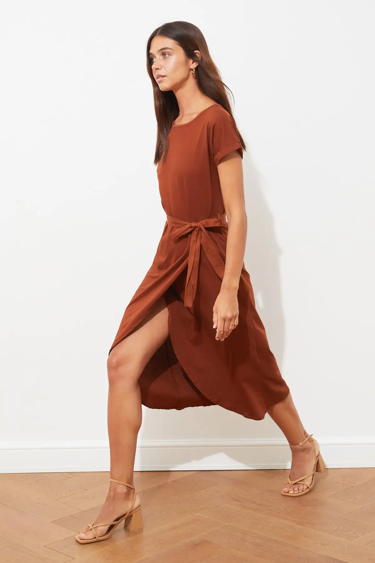 

Трикотажное платье со шнуровкой