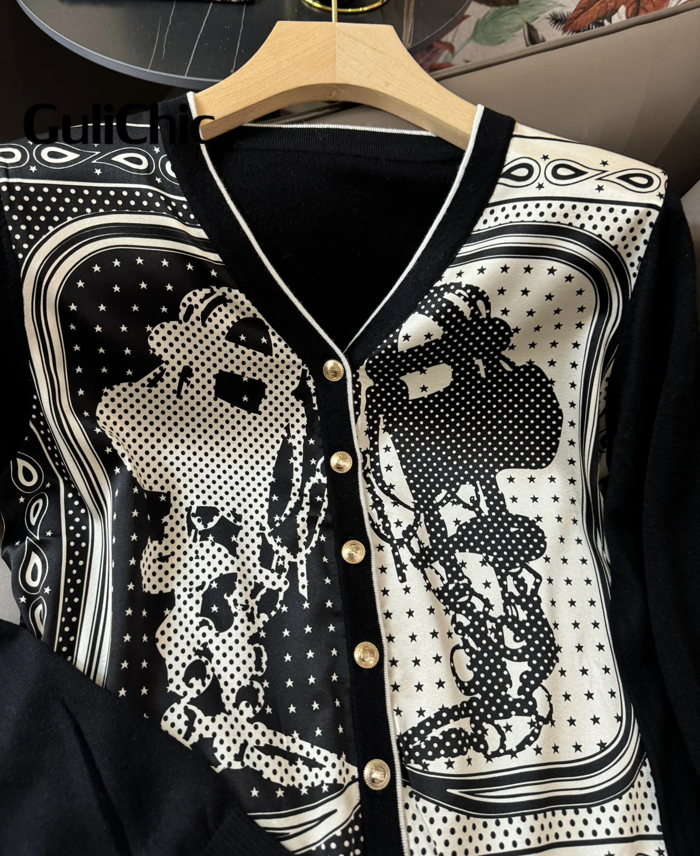 Женский кардиган из натурального шелка с V-образным вырезом и металлическими