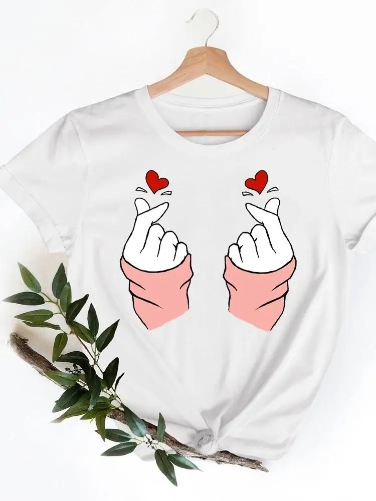 

Женская футболка с коротким рукавом, круглым вырезом и принтом