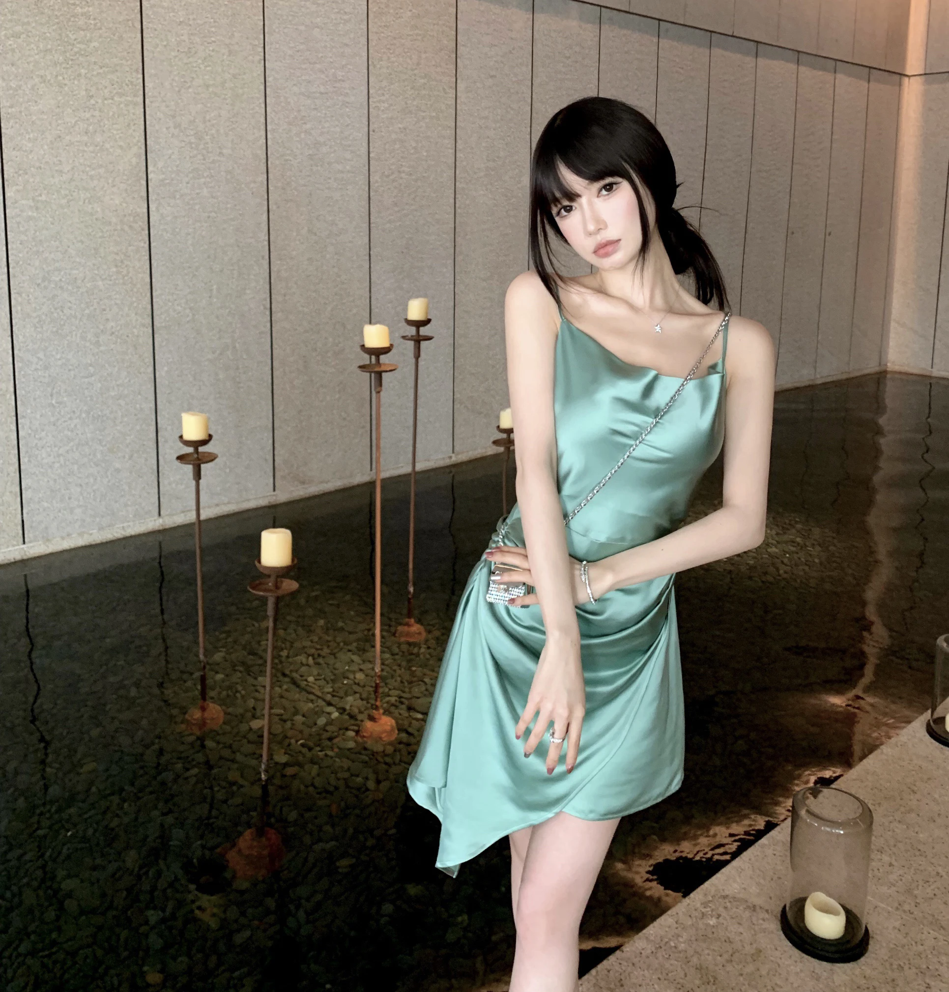 

Chicyou [exclusive Jinwucangjiao] imitation acetic acid gloss irregular suspender Sexy Dress NEW