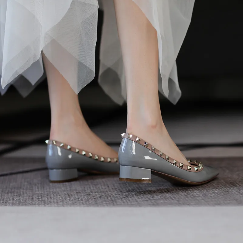 2023 Women High Heels shoes Designer Brand Pumps Rivets Pointed toe Casual Squar Heel 3cm Luxurys Leather Comfortable Office Sho