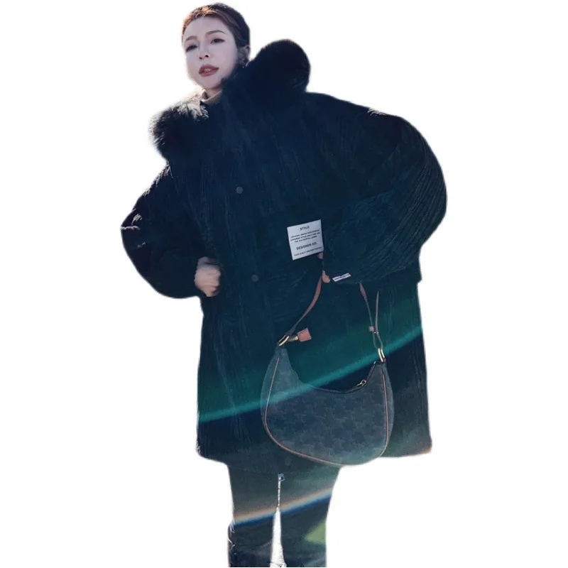 The new winter corduroy rabbit fur inner liner overcomes the hooded coat.