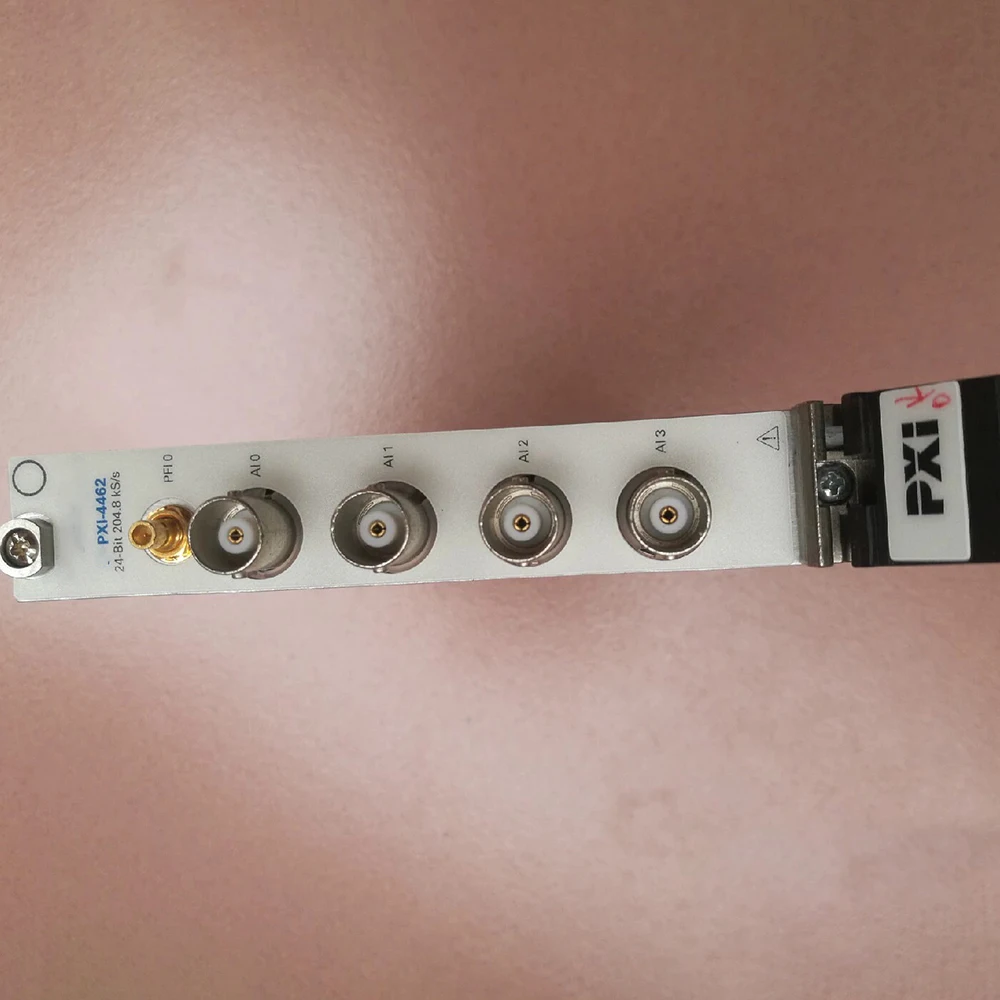 Для Анализатора динамического сигнала NI 24 бит карта сбора данных PXI-4462 779688-01