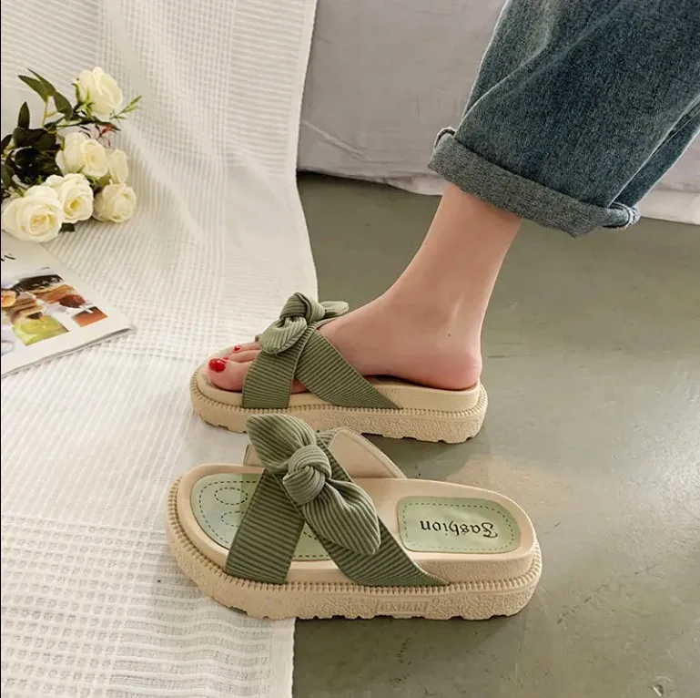 

Cool slippers for women's summer outing trend 2023 new fashion going out thick soled beach shoes by the seaside sandals