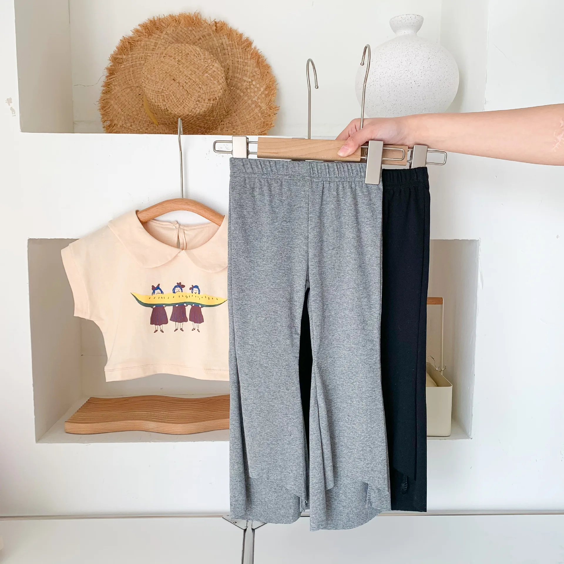 

Girls' split flared pants Korean version of children's elastic casual pants foreign style baby spring trousers