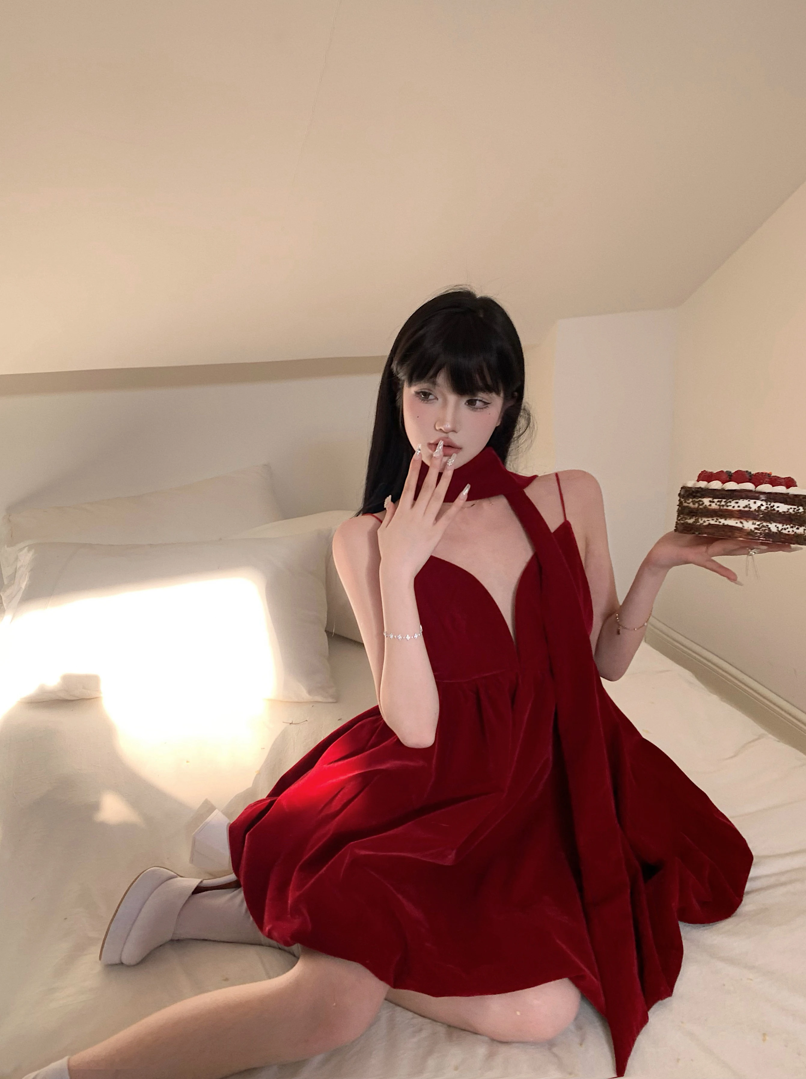 

Женское красное платье-спагетти, Новинка весна-зима 2023, Лидер продаж, короткое платье А-силуэта с V-образным вырезом для девушек, соблазнител...