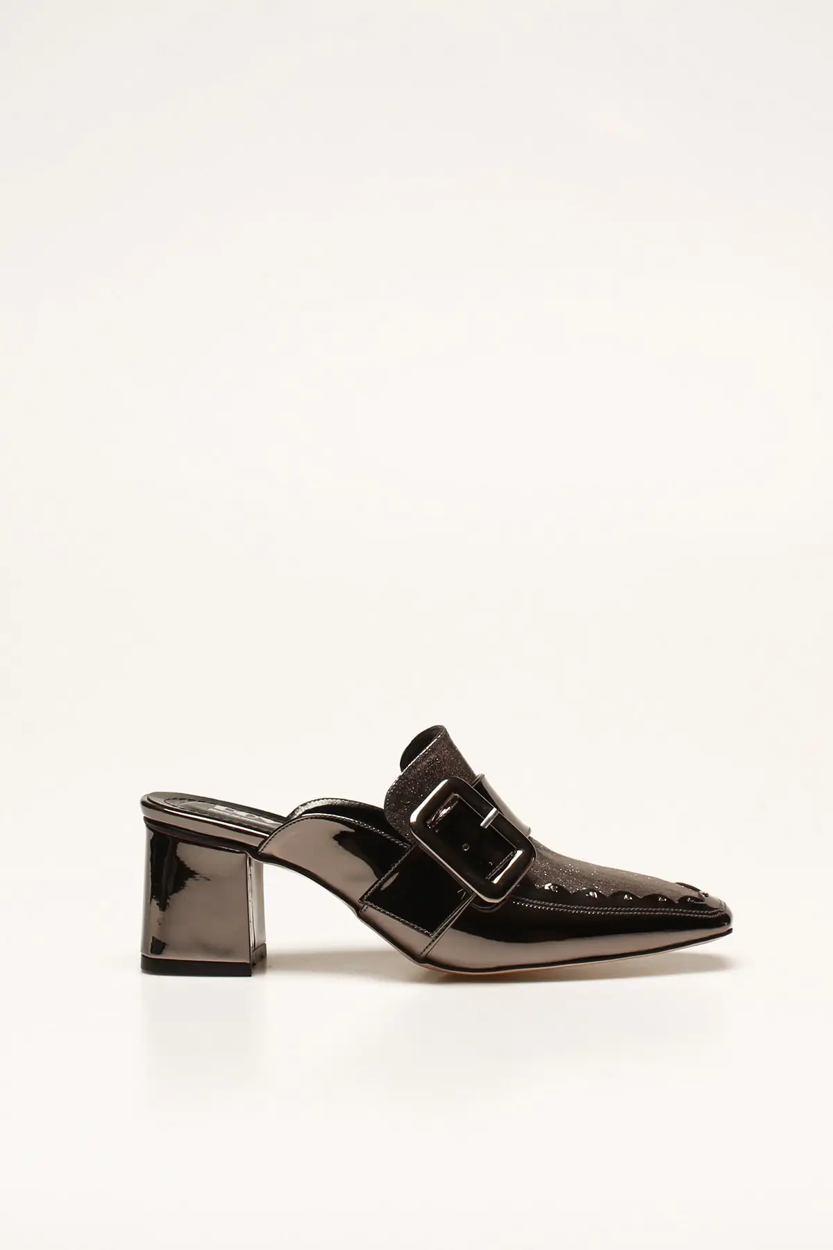 

Fashion Style Platinum Mirror Sandals And Slippers