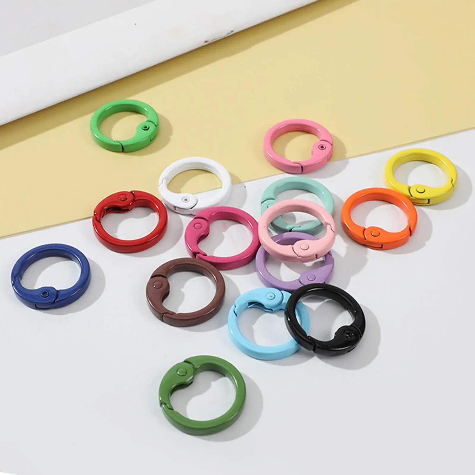 

Набор из 15 мелких карабинов для сумок и кошельков