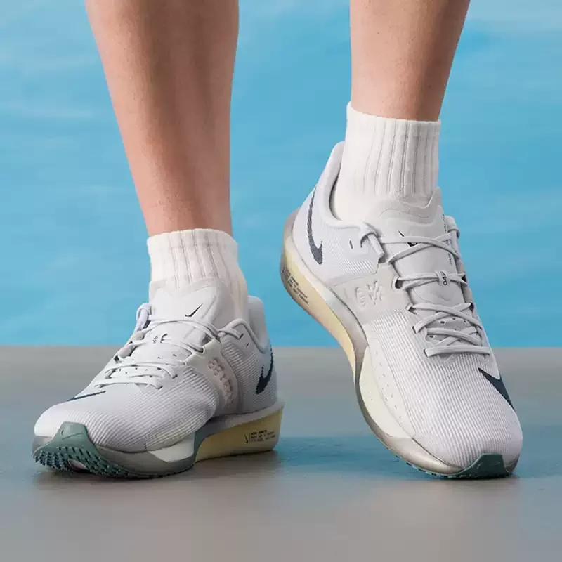 Мужские беговые кроссовки Nike FV6040‑004 с амортизацией Air Zoom, дышащие, легкие, для тренировок и занятий спортом. (art.: 3920dccff70fb) - 3920dccff70fb