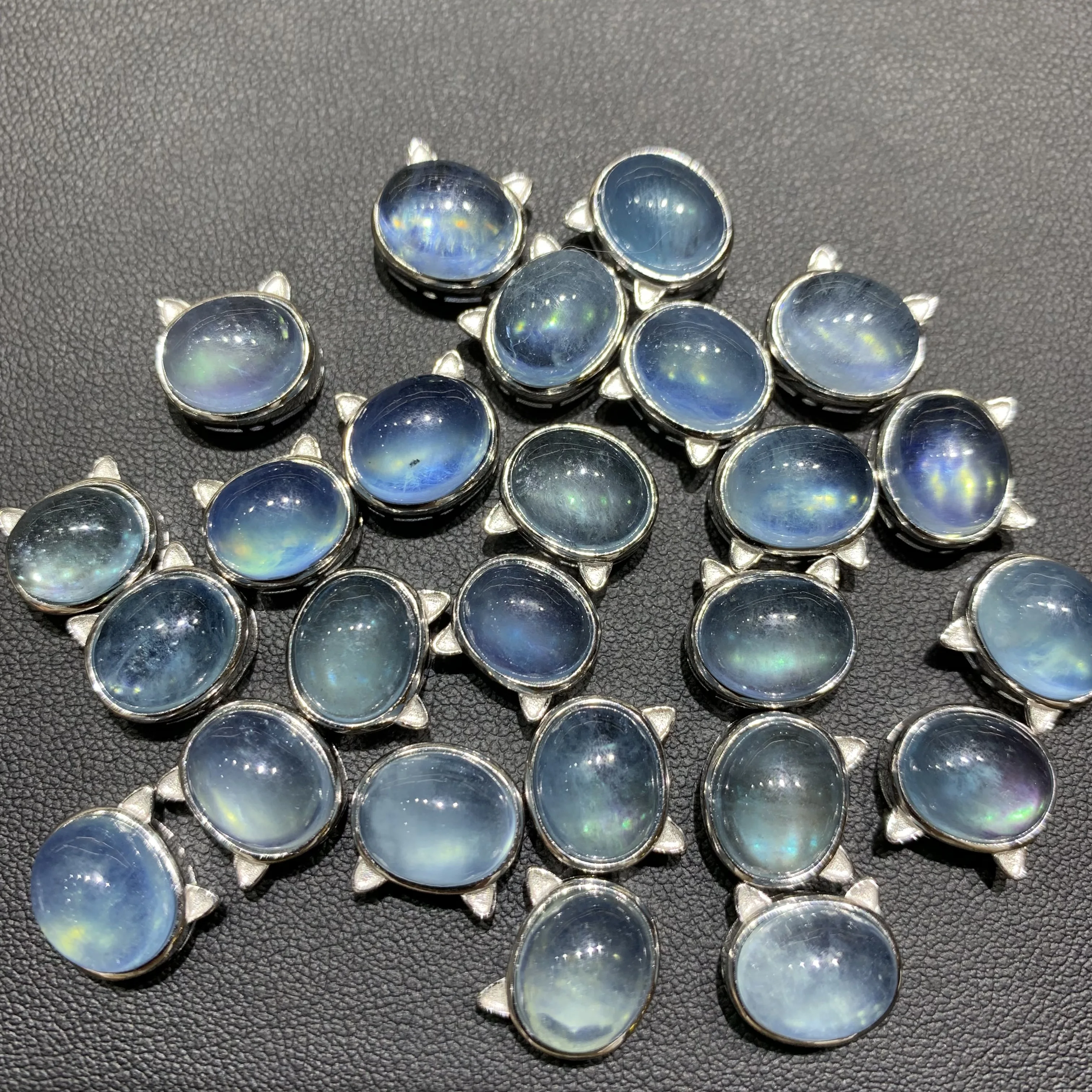 

Natural gemstones With silver edged cat head pendants for Gift