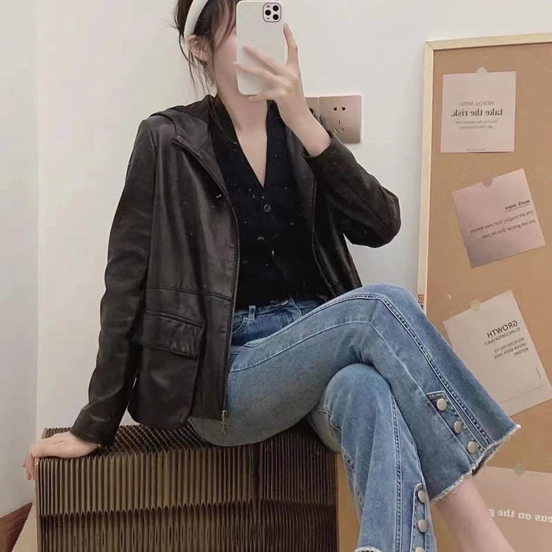 Женская куртка с капюшоном облегающая укороченная из овчины растительного