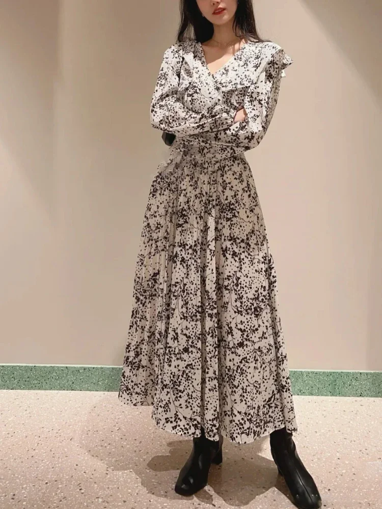 Женское плиссированное платье с цветочным принтом весеннее оборками и V-образным