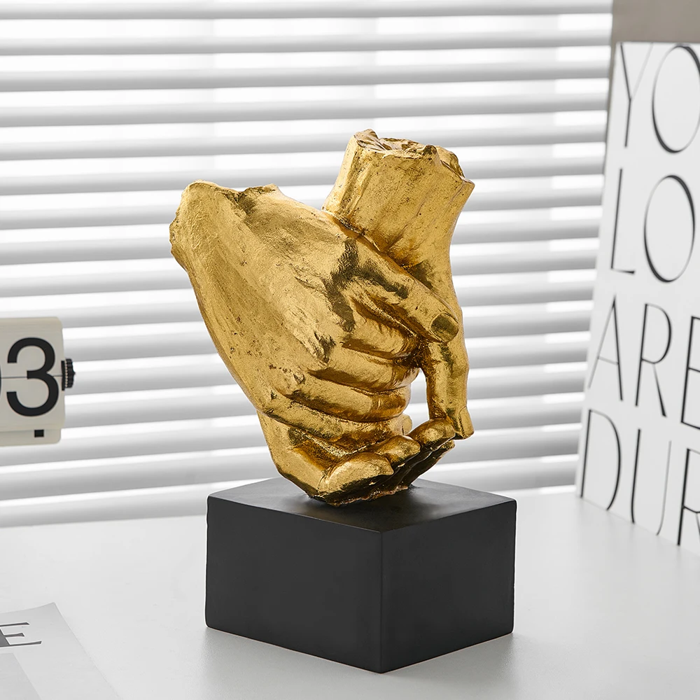 

Golden Hand in Hand Statue Resin Figurines Creative Craft Sculpture Ornament New Classic Living Room Decoration Desk Accessories