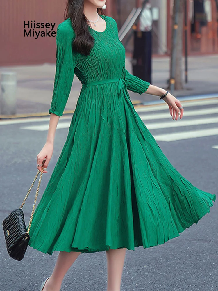 

HiIssey Miyake Designer 2023 Spring/Summer Women Midi Lace-Up Waist Solid Color Hem Pleated Green Sweet Commuter Pleated Dresses