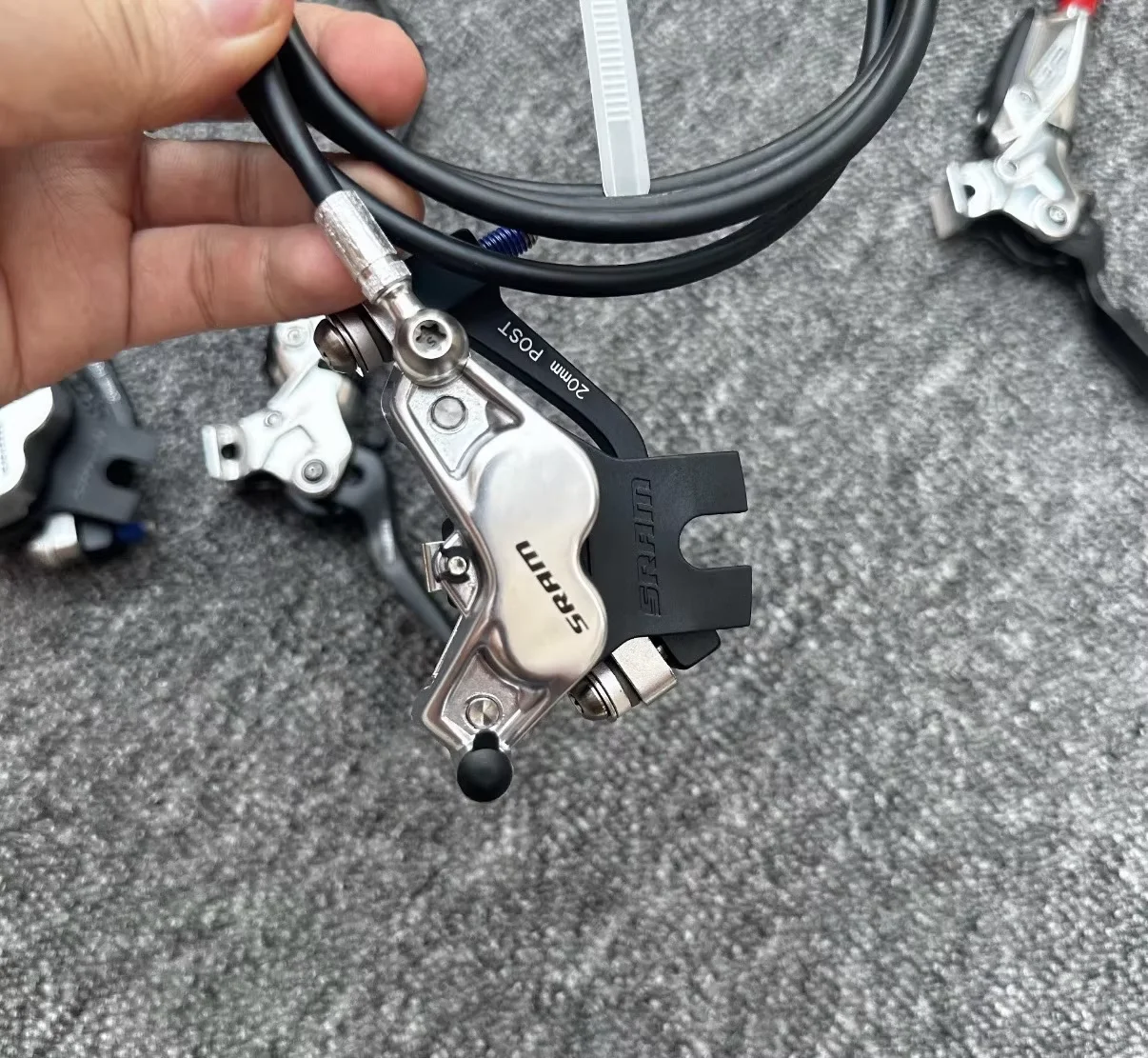 Фото SRAM G2 Ultimate Дисковый тормоз и рычаг — передний, гидравлический, крепление на стойку, угольный рычаг, титановая фурнитура, серебристый №5