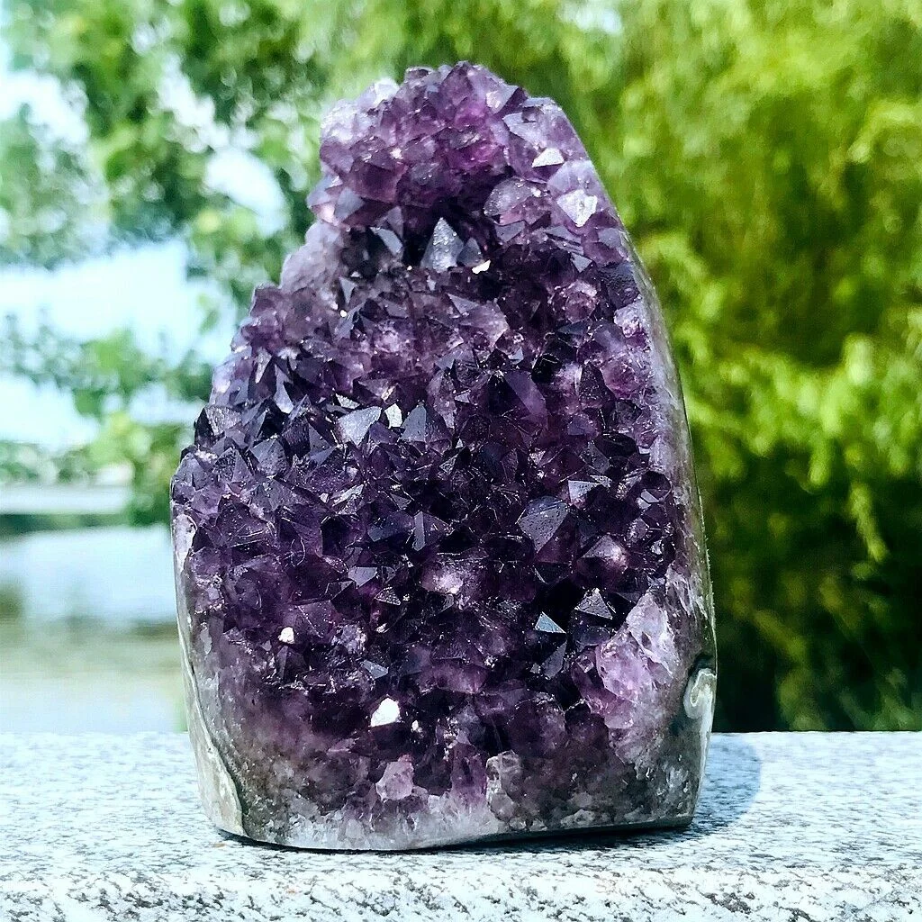 

Редкий искусственный кварц