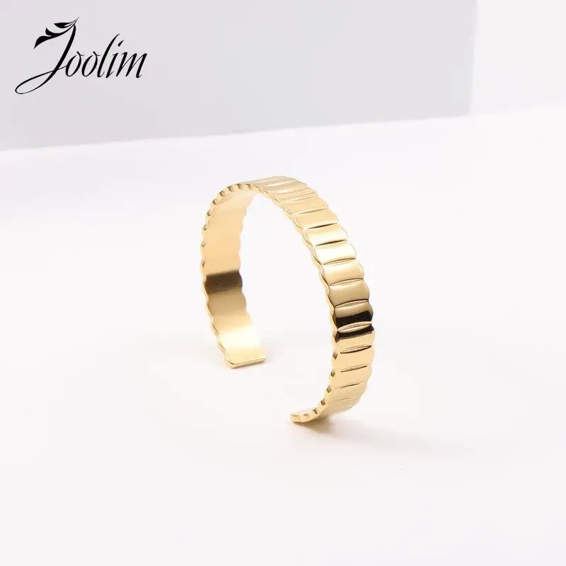 

Joolim Jewelry High End Pvd Wholesale Non Tarnish Delicate Charm Wide Gear C-shaped Cuff Stainless Steel Bracelet for Women