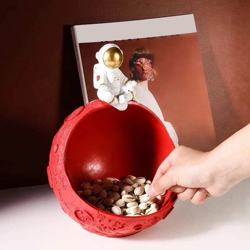 

Nordic Creative Astronaut Entrance Key Storage Ornaments Astronaut Figurine Storage Box for Interior Room Decorations