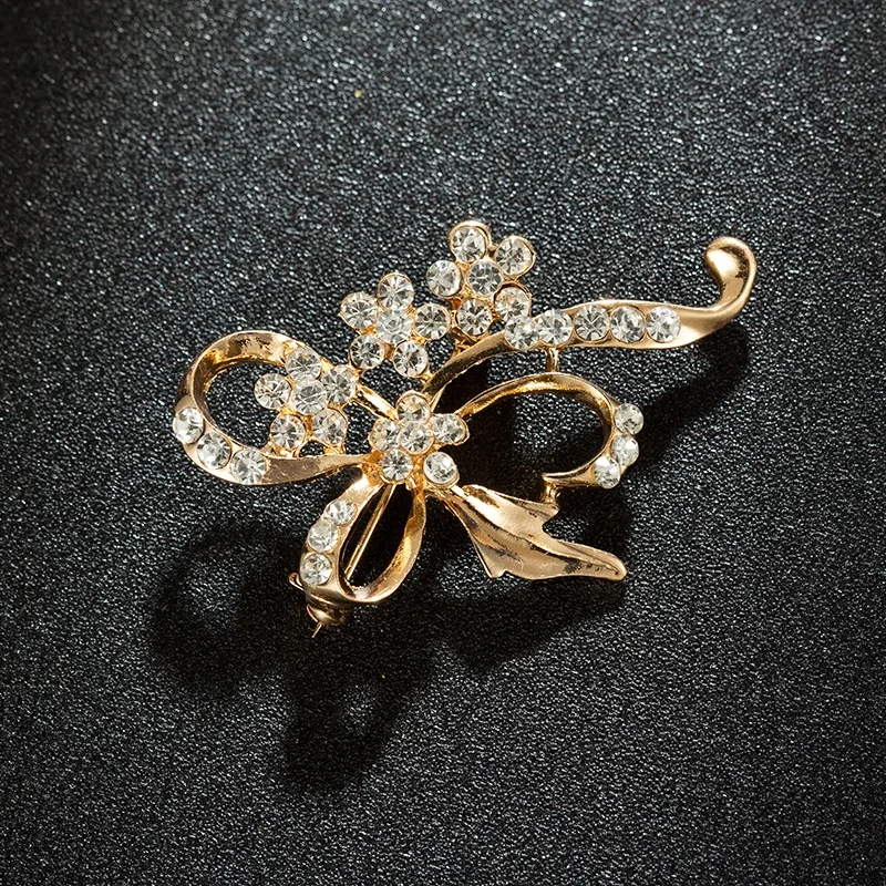 Женская брошь в виде цветка с бантом