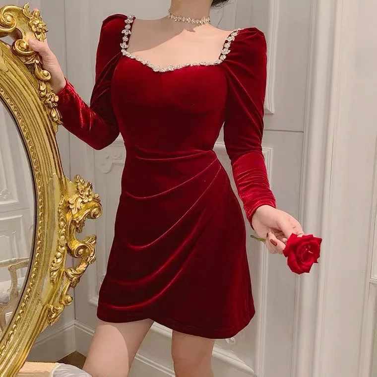 

2023 Autumn New Women's Slim Fit Diamond Retro Velvet Dress Female