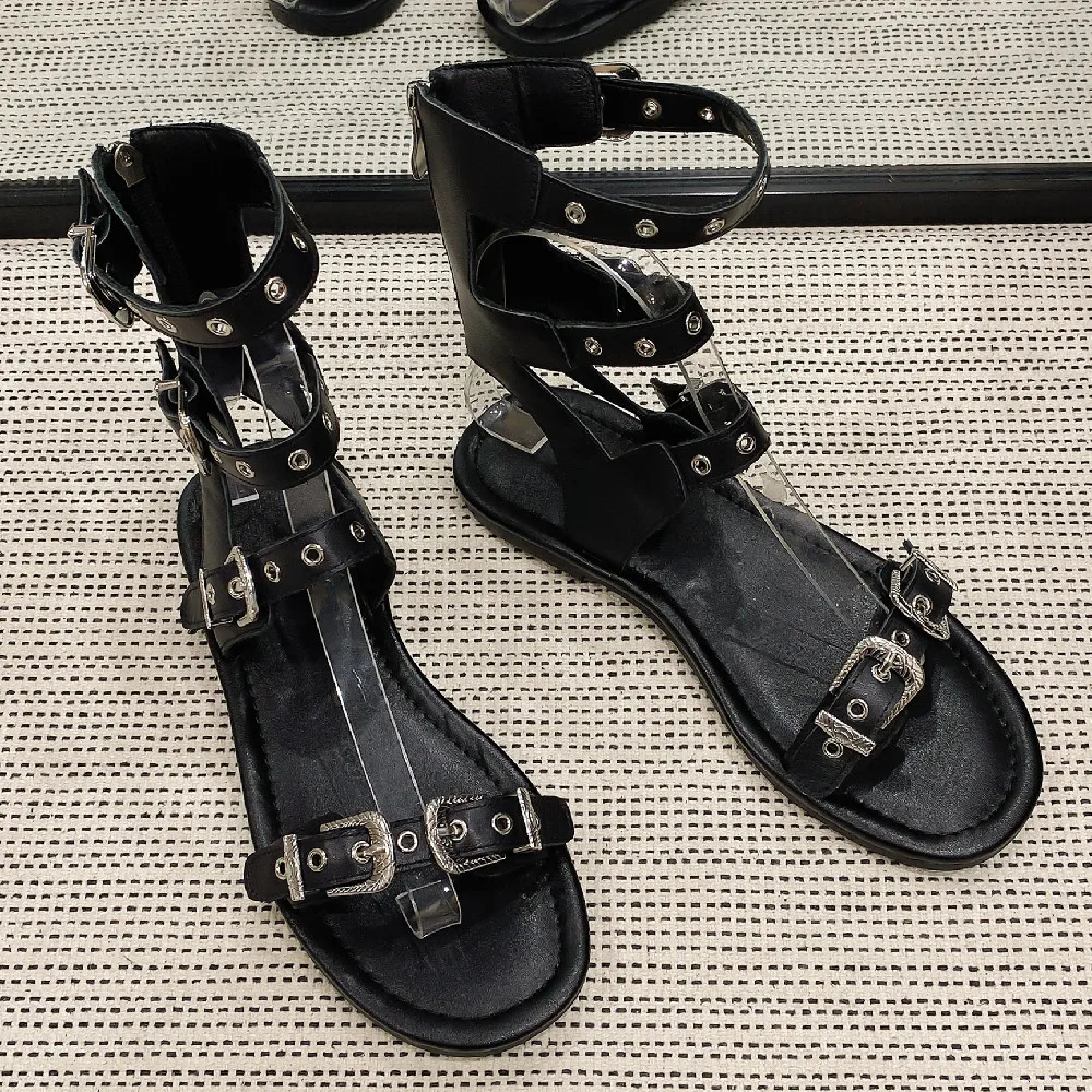 

Сандалии женские короткие из натуральной кожи, повседневные пляжные босоножки в стиле панк, с металлической пряжкой, летняя обувь для приго...