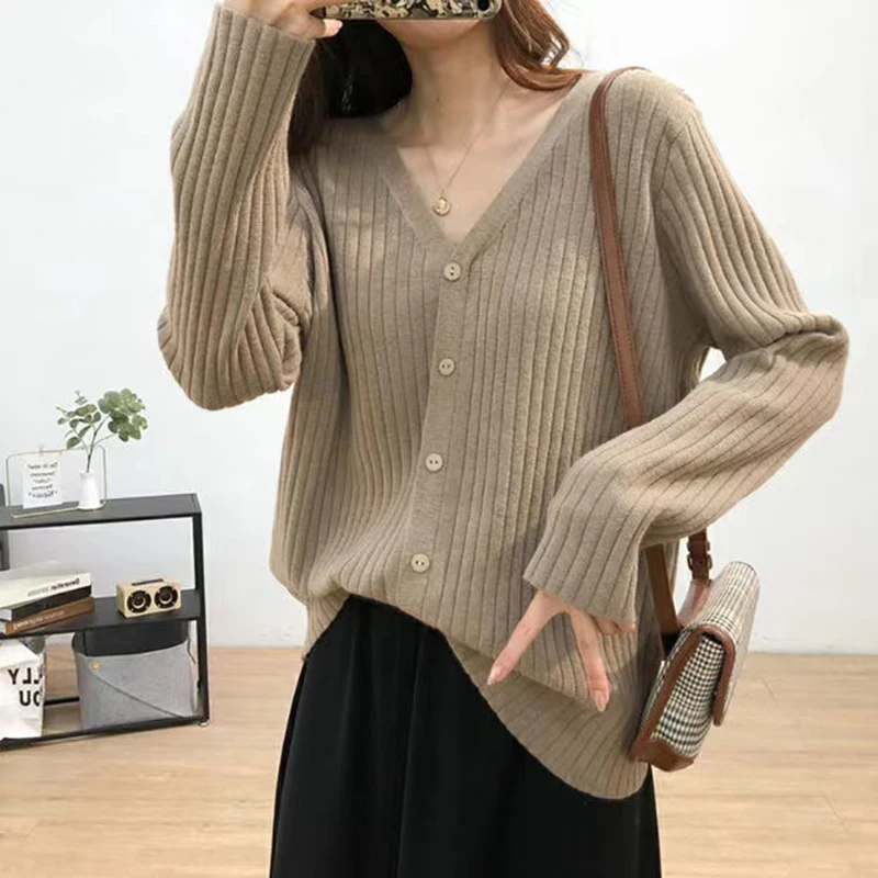 

The Spring And Autumn Period And The Model Of Knitting Cardigan Pit A V-Neck Solid-colored Sweater Render Unlined Upper Garment