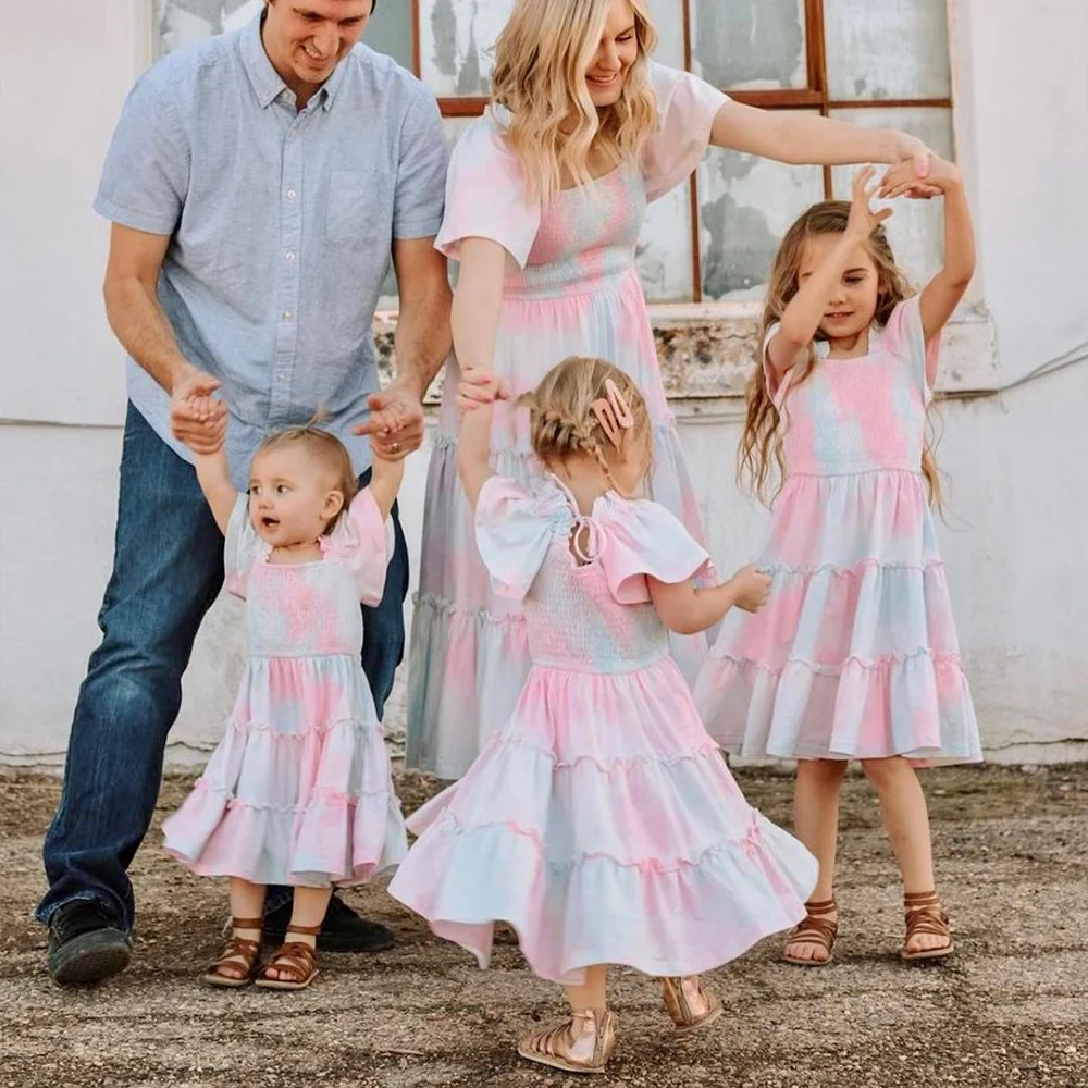 Family Matching Outfits 2022 Summer Spring Colorful Mother and me Dress Daddy Son T-shirt Family Look Holdiday Clothes images - 6
