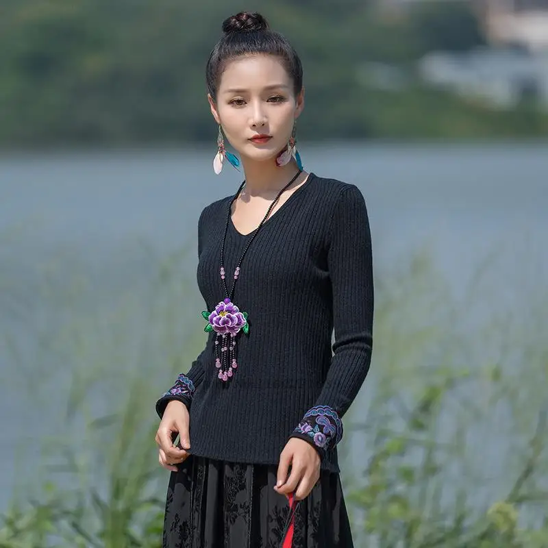 

2023 vintage chinese pullover retro women national flower embroidery hanfu tops v-neck t-shirt rertro oriental bottoming shirt