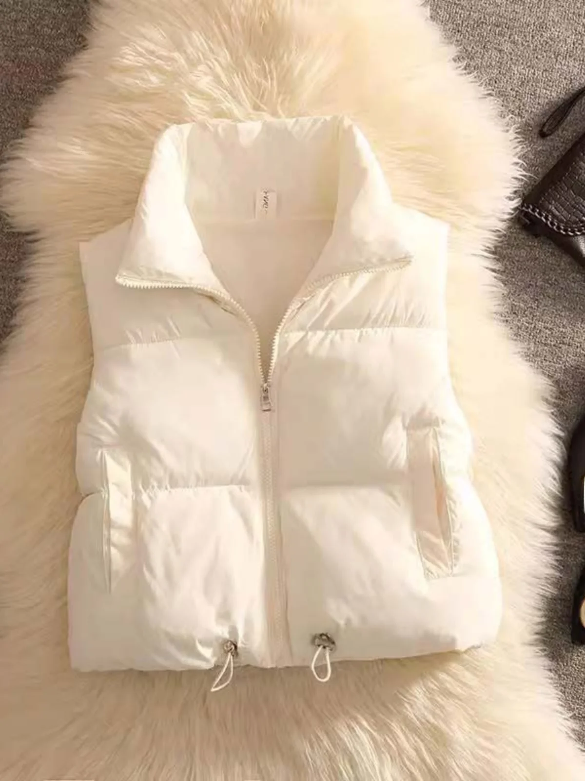 Уникальный супер красивый пуховый жилет с хлопковой подкладкой женский новый 2024