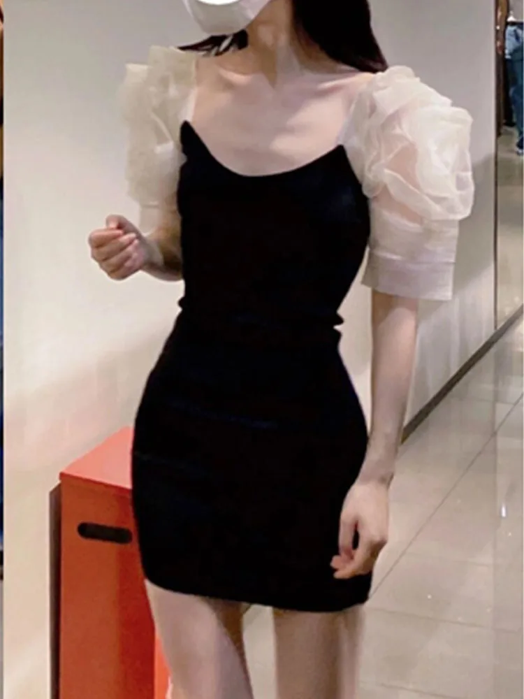 

Zach AiIsa's new high-quality sweet temperament square-neck flower puff sleeves stitched black slim-fitting hip-textured dress