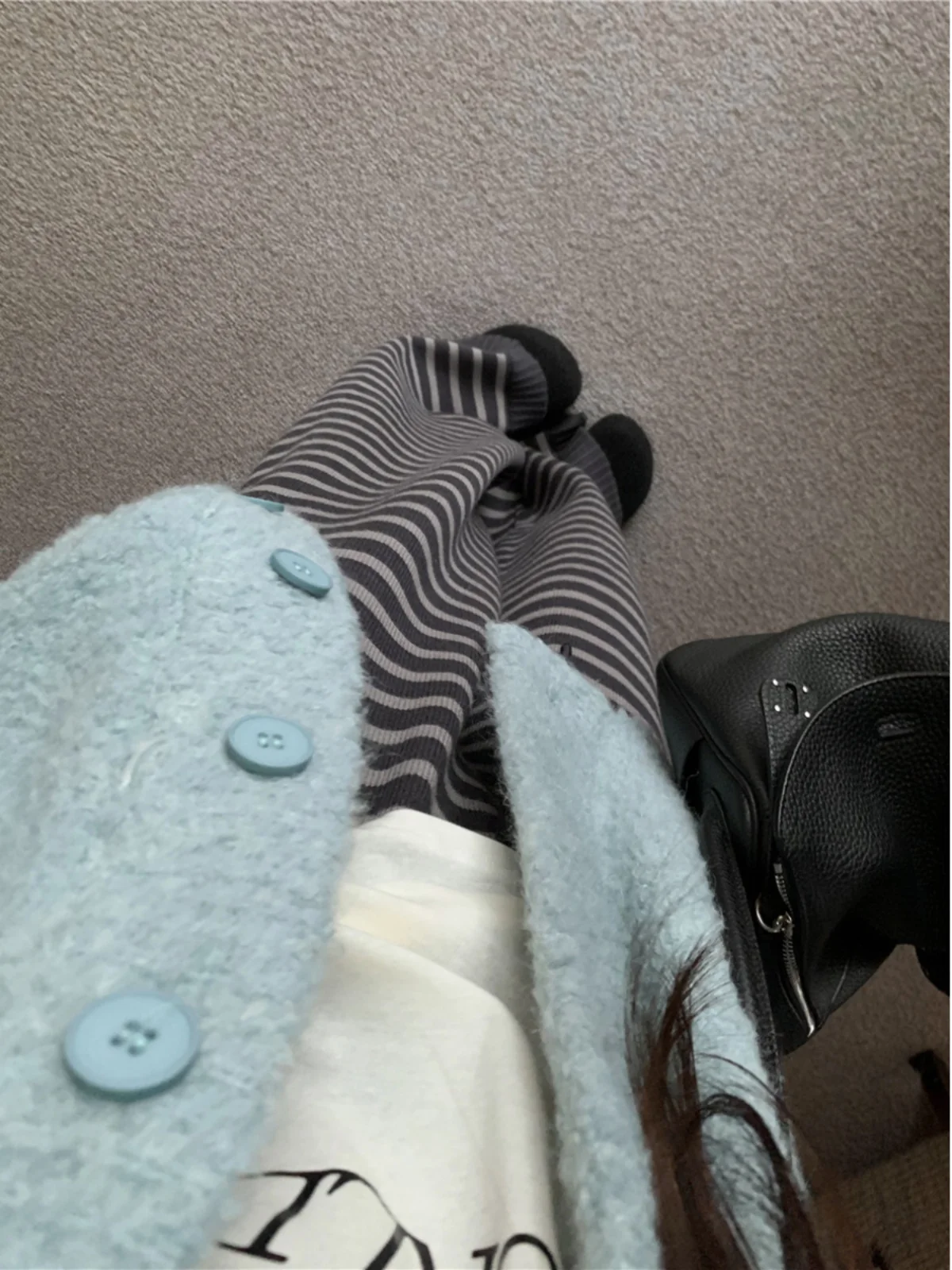 Мягкий клейкий синий повседневный модный свитер верхняя одежда женская зима 2024