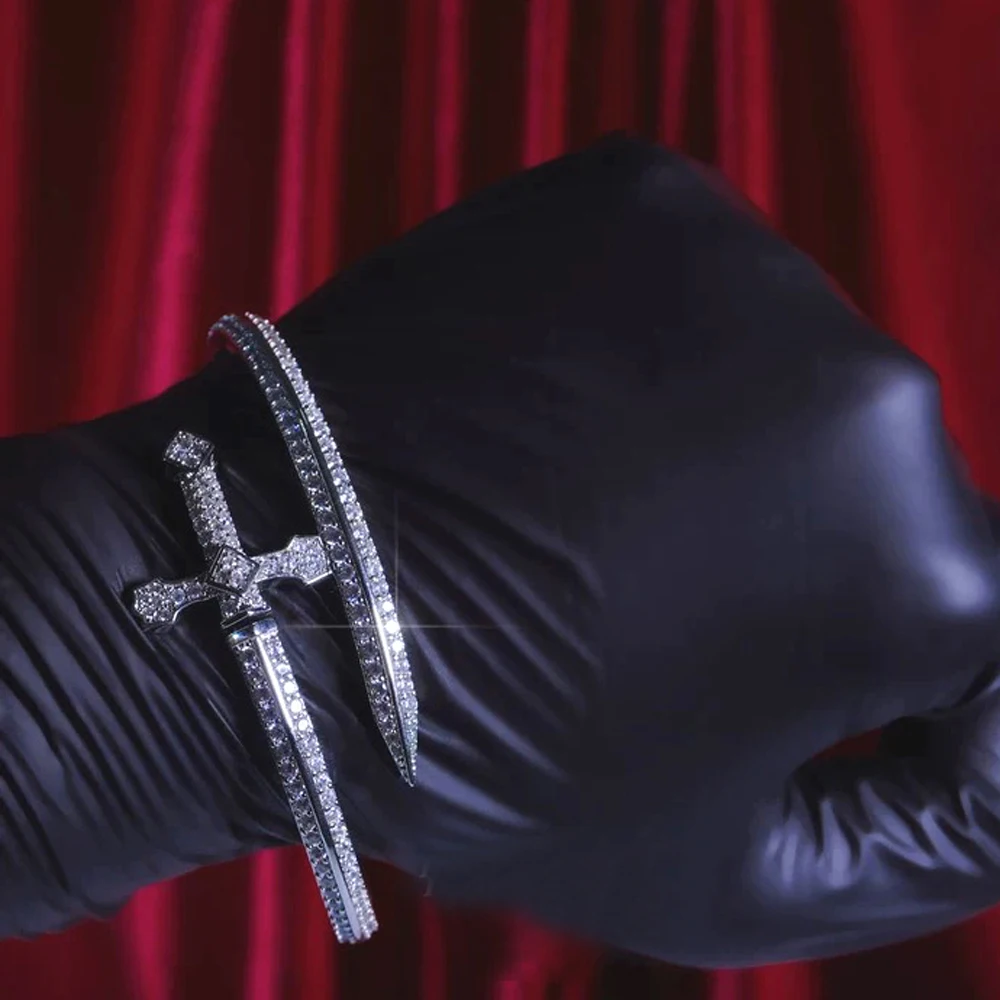 

Сверкающий крест для мужчин регулируемый открытый размер Bling CZ Золотой Меч справедливости браслет хип-хоп ювелирные изделия