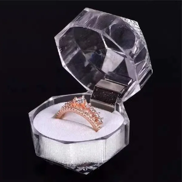 

Акриловый прозрачный футляр для колец