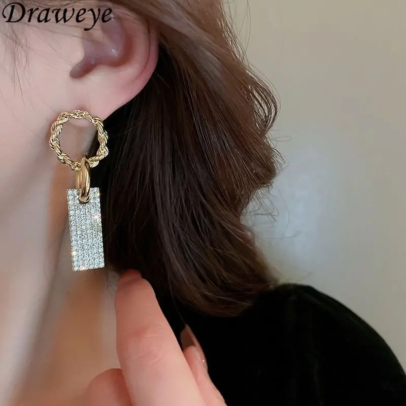 

Draweye Geometric Office Lady Earrings for Women Shiny Korean Fashion Sweet Jewelry Vintage Simple Metal Pendientes Mujer