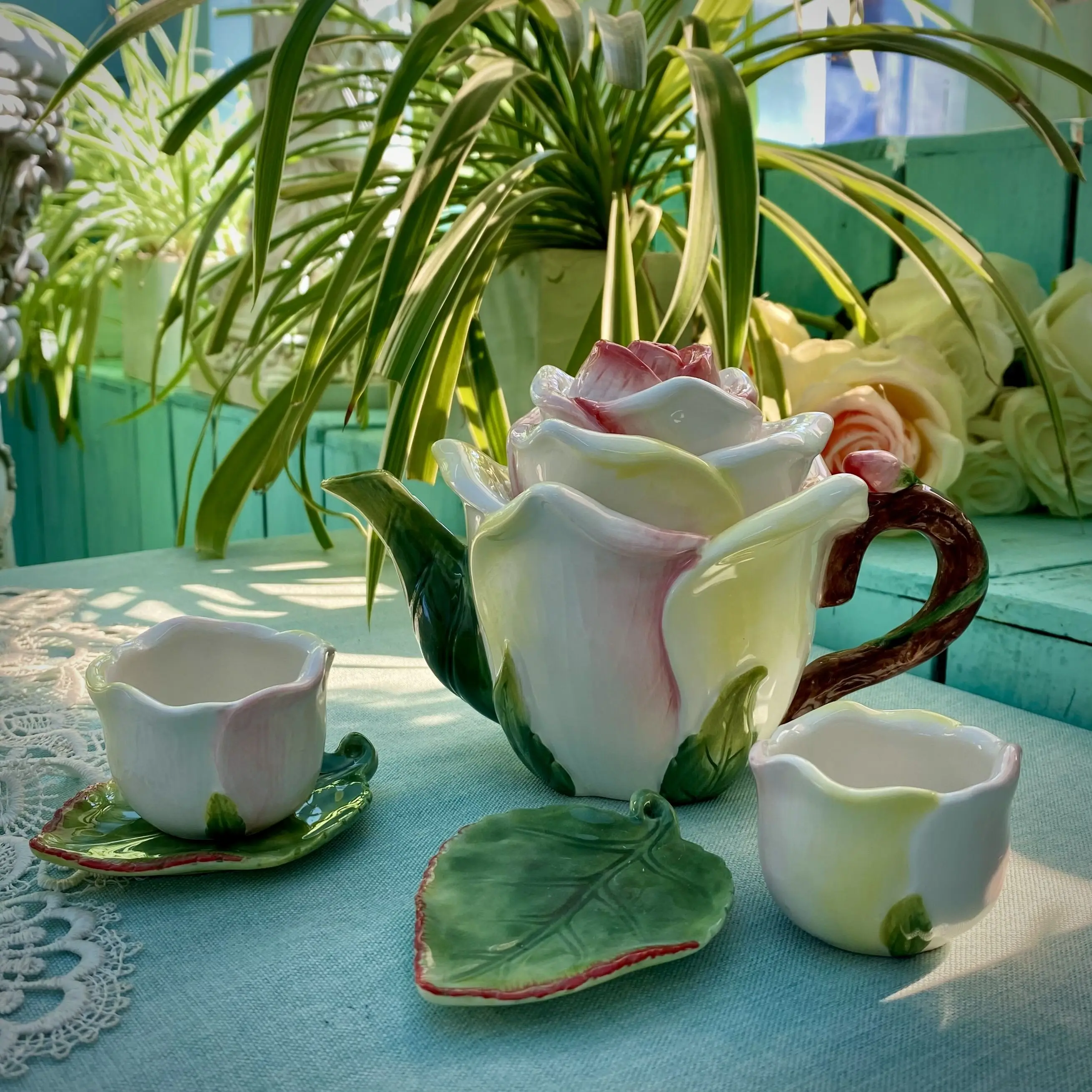 

Garden Champagne Rose Ceramic Sculpture Teapot Coffee Pot Wedding Gifts Living Room Tea Cup Mug Set Coffee Set Coffee Cup