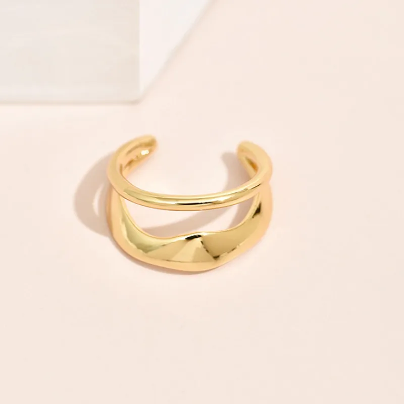 

Simple Women Golden Earrings Temperament Jewelry