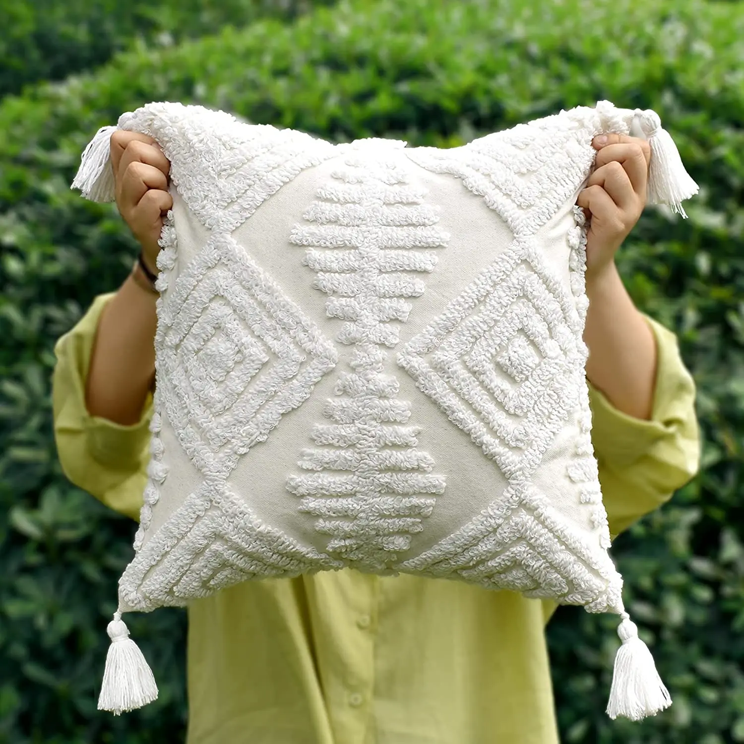 

Inyahome Boho Style Sofa Throw Pillow Covers Crafted Hand-Finished Tuft with Thick Cotton Tassel Stylish Moroccan Decorative