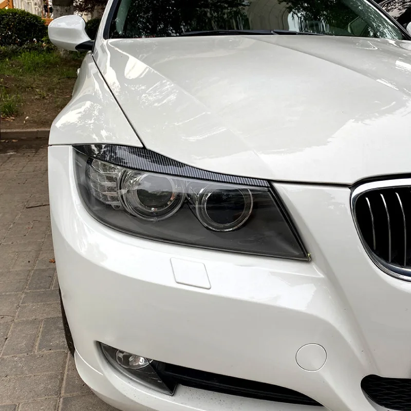 Фото Подходит для BMW 3 серии E90 E91 2005-2012, седан, универсал, 2 шт., накладки на фары, глянцевый черный цвет, текстура под карбон, ABS-пластик. №2