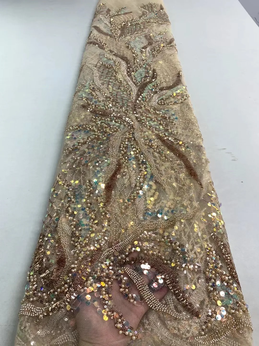 

2023 Золотая элегантная Тяжелая нигерийская кружевная ткань ручной работы с бусинами, французское роскошное женское свадебное платье