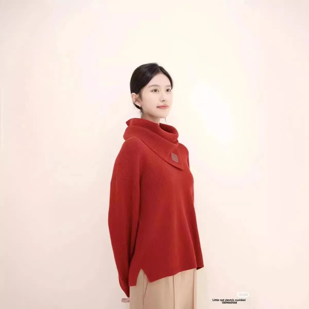 Пуловер вязаный с V-образным вырезом из овечьей шерсти