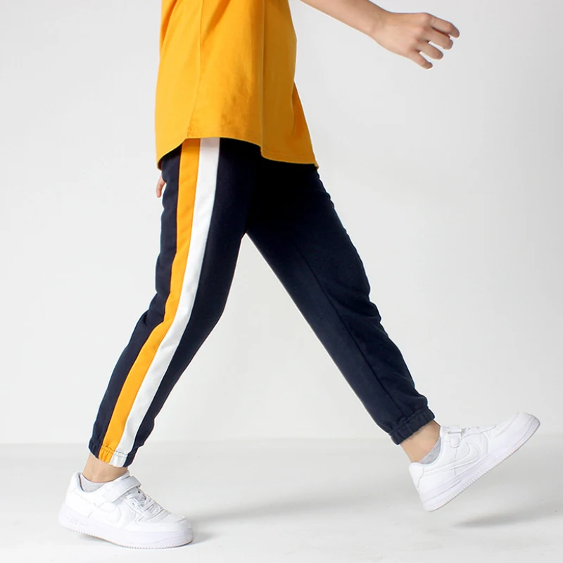 Детская одежда спортивные брюки модные с принтом по бокам на весну и осень