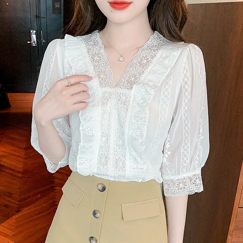 

Кружевная белая блузка для женщин, летняя модная ажурная Хлопковая женская рубашка с цветочным узором, V-образным вырезом, оборками и коротк...