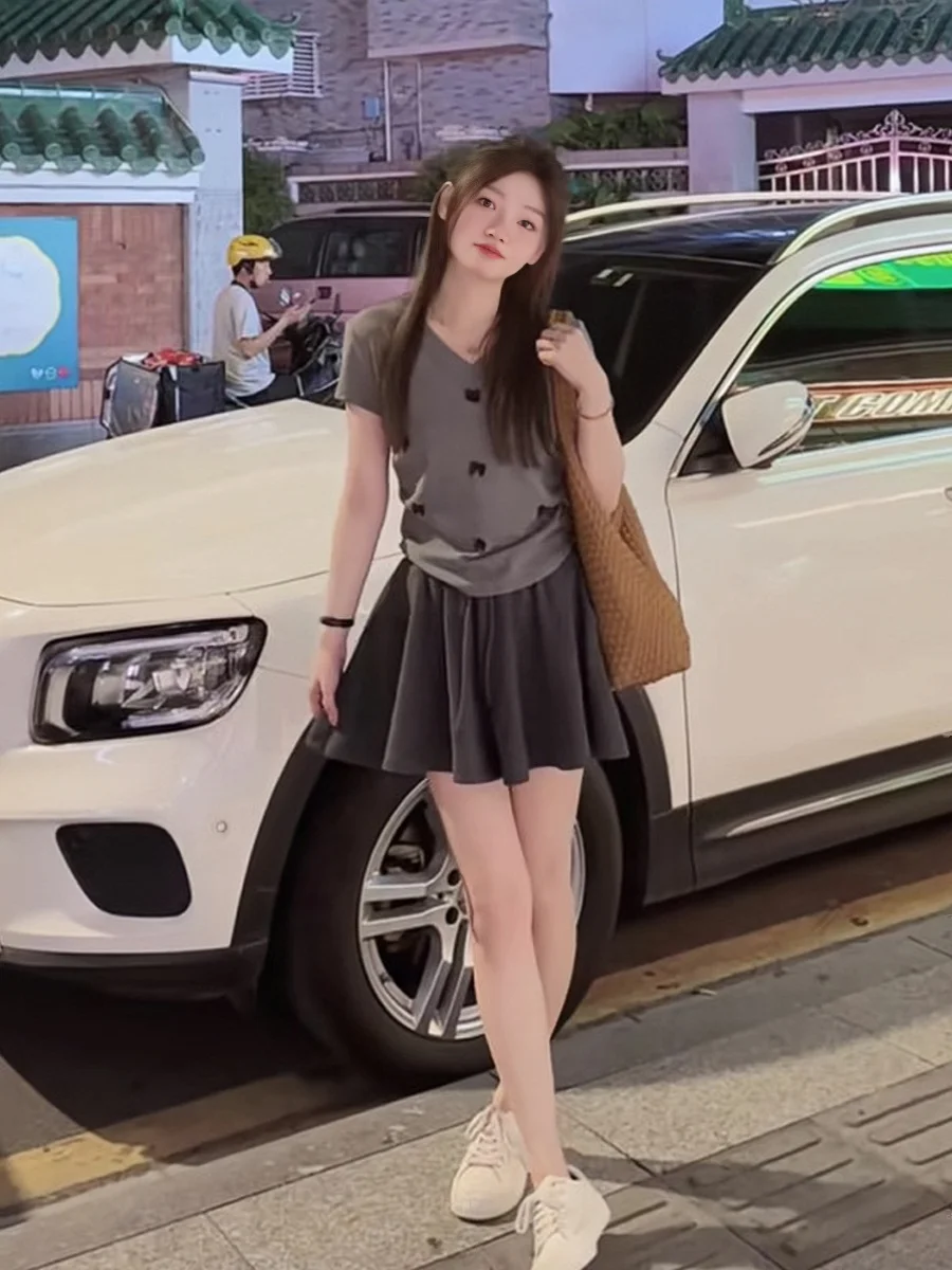 Женская футболка с V-образным вырезом коротким рукавом и трехмерным бантом